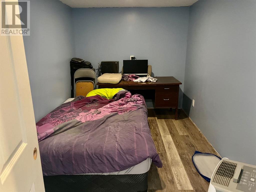 5115 & 5117 50 Avenue Property Photo 24