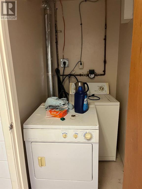 5115 & 5117 50 Avenue Property Photo 25