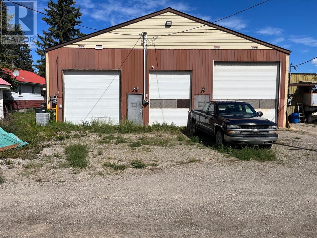 5115 & 5117 50 Avenue Property Photo 27