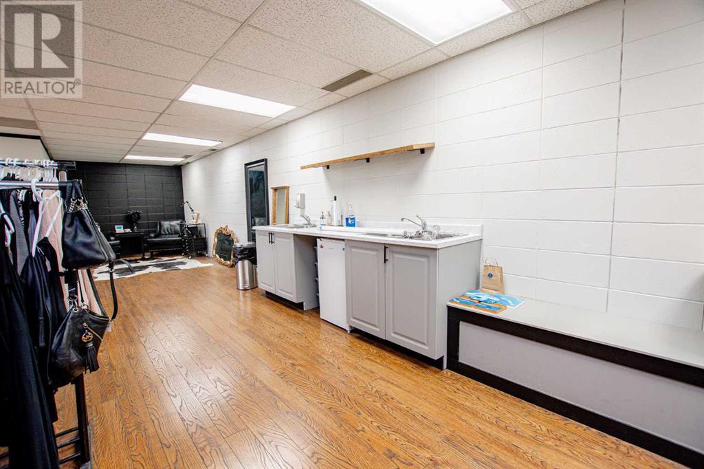 9813 116 Avenue Property Photo 3