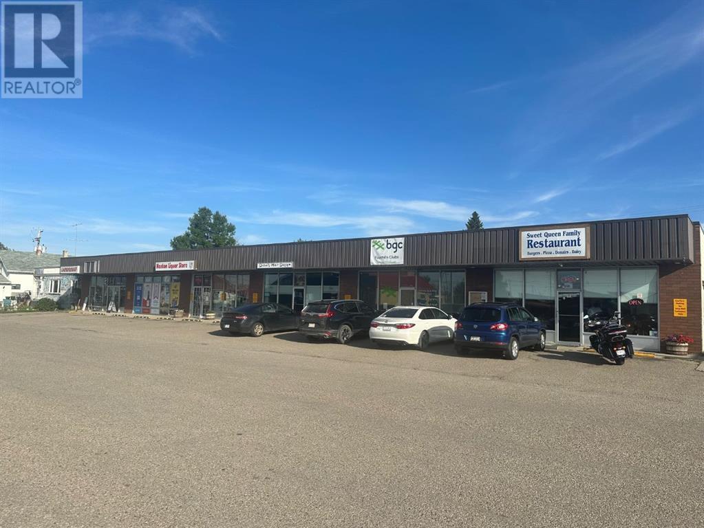 4, 2121 19 Street Property Photo 2