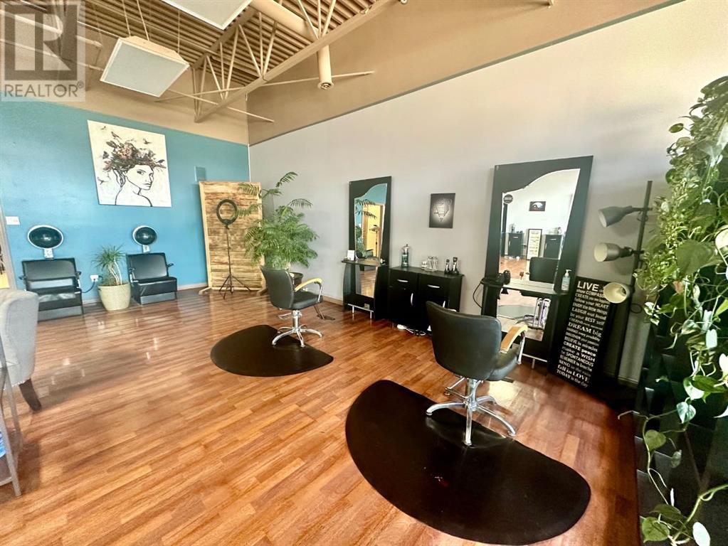 4, 2121 19 Street Property Photo 10