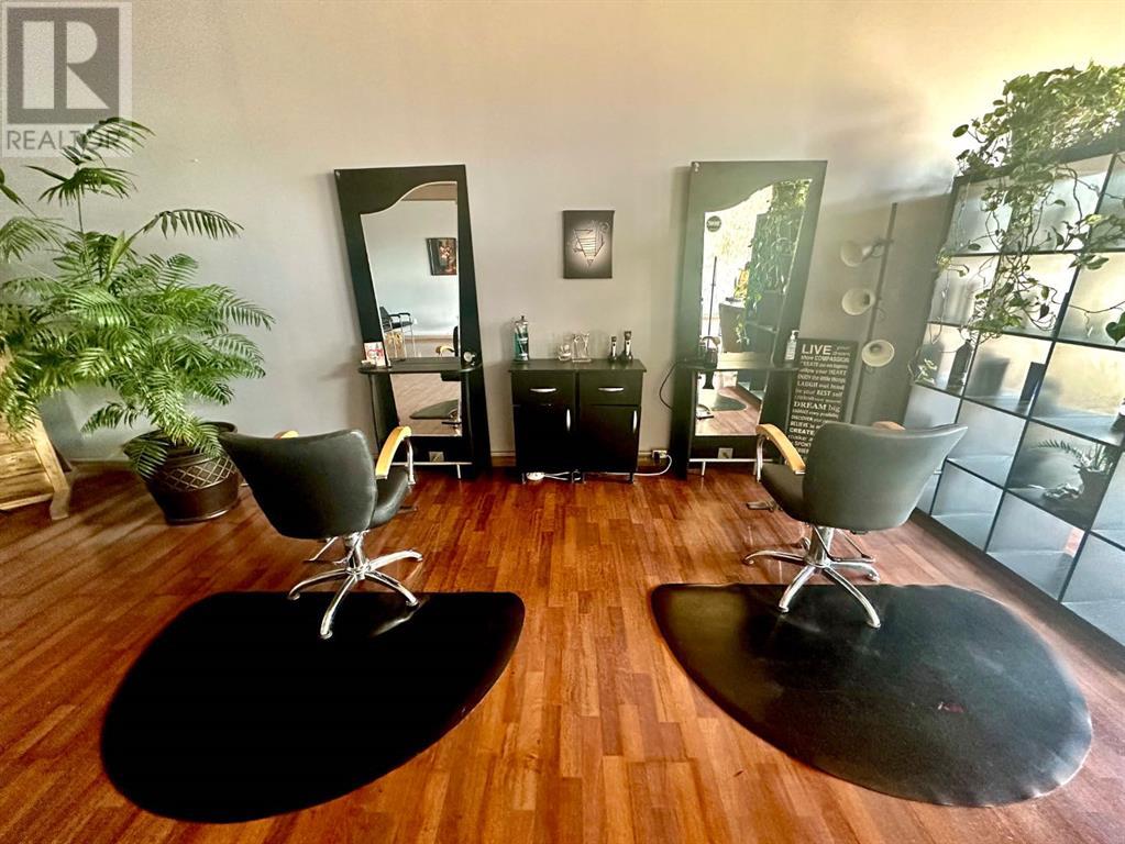 4, 2121 19 Street Property Photo 12