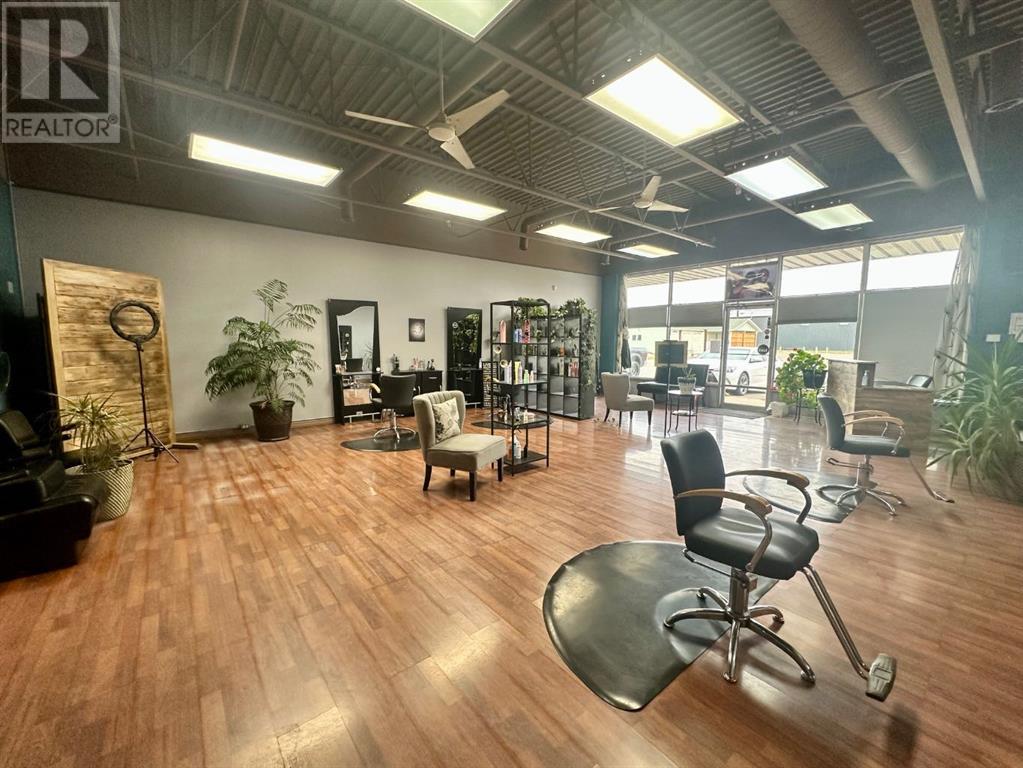 4, 2121 19 Street Property Photo 13