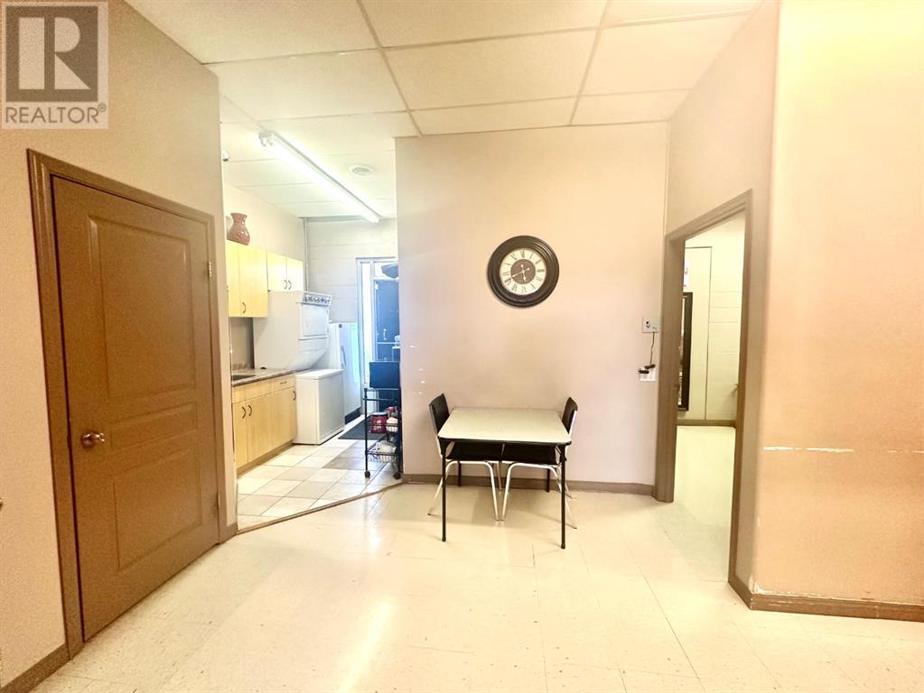 4, 2121 19 Street Property Photo 15