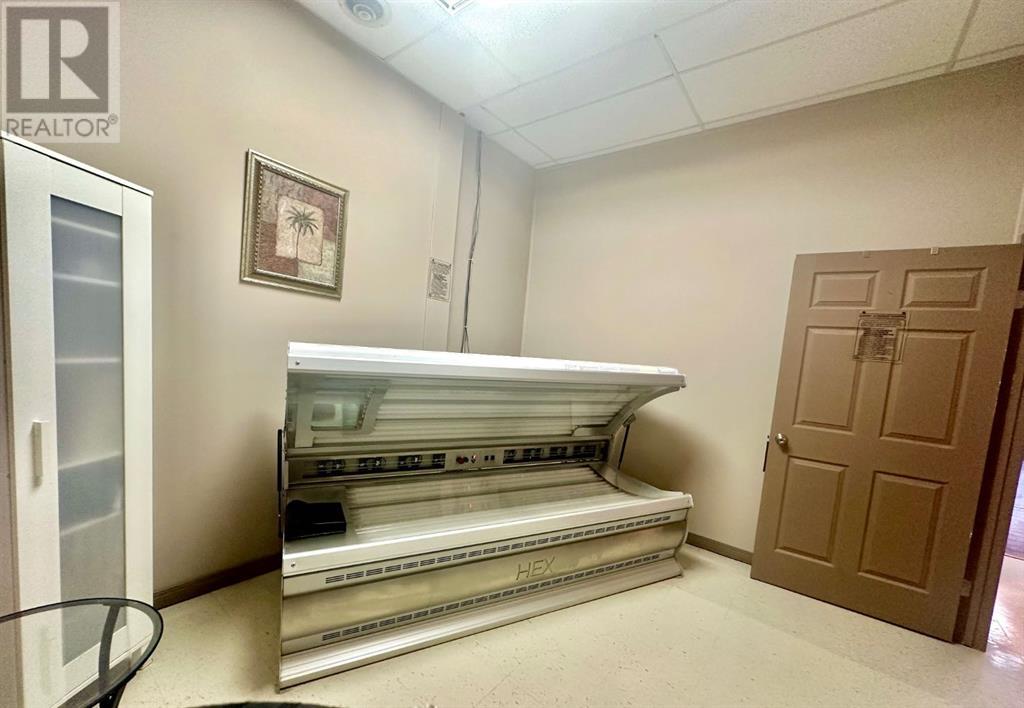 4, 2121 19 Street Property Photo 18