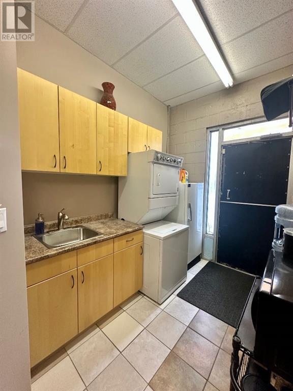 4, 2121 19 Street Property Photo 23