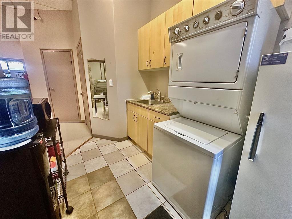 4, 2121 19 Street Property Photo 24