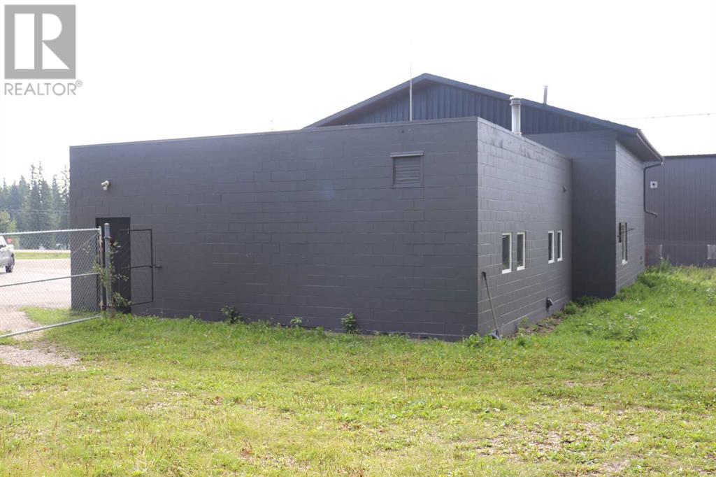 410 68 Street Property Photo 4
