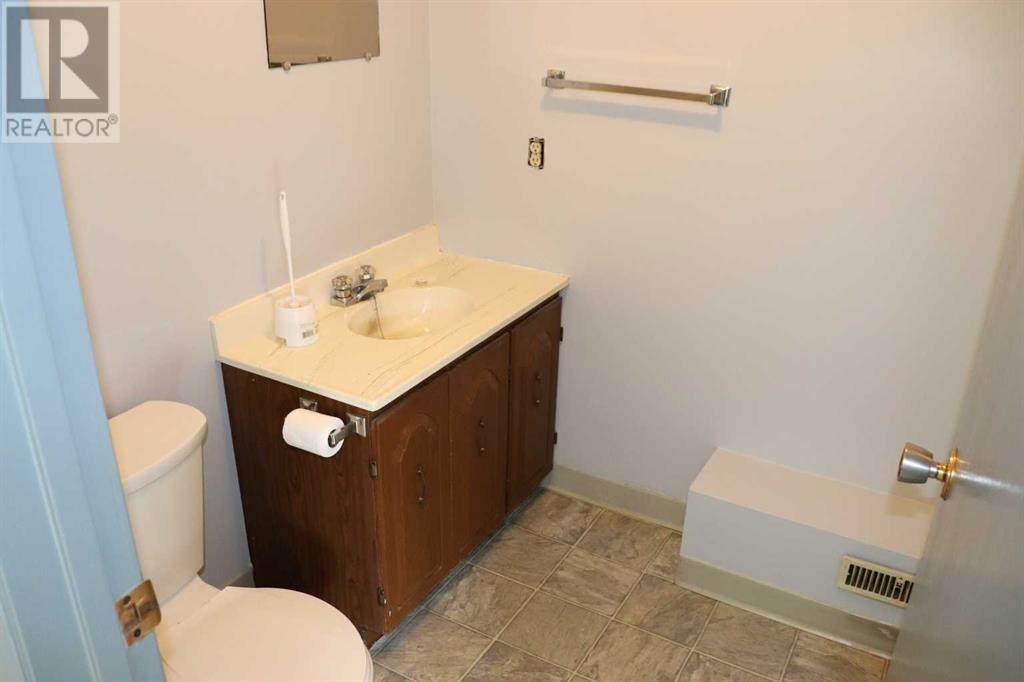 410 68 Street Property Photo 20
