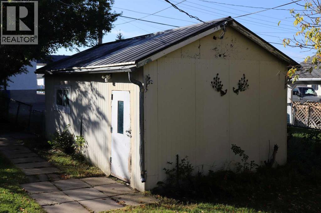 5021 6 Avenue Property Photo 4