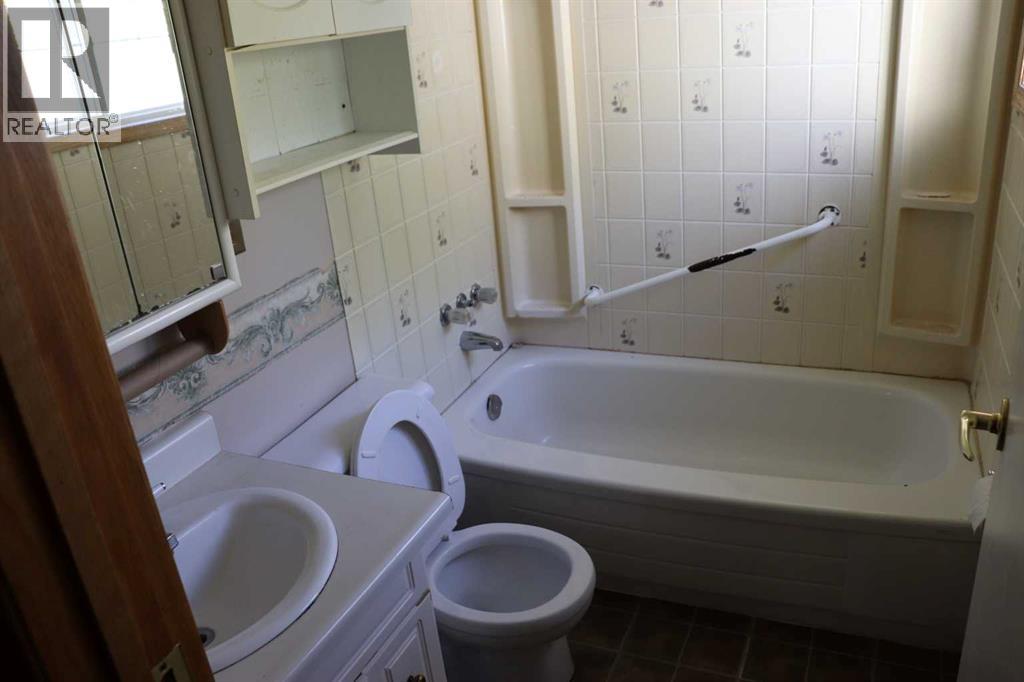 5021 6 Avenue Property Photo 14