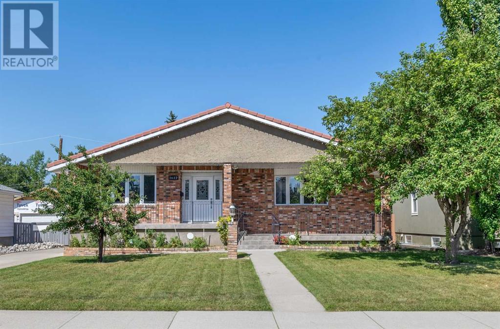 1612 48 Avenue Sw Property Photo 2