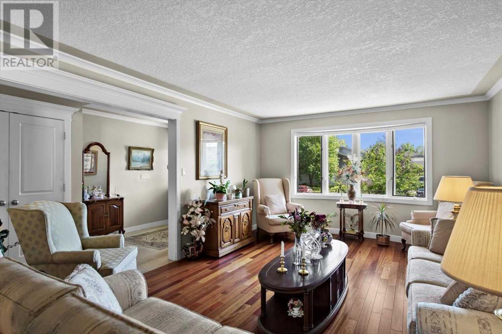 1612 48 Avenue Sw Property Photo 7