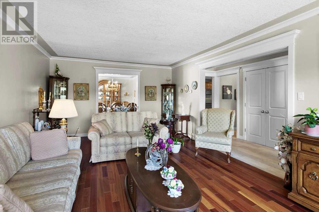 1612 48 Avenue Sw Property Photo 8