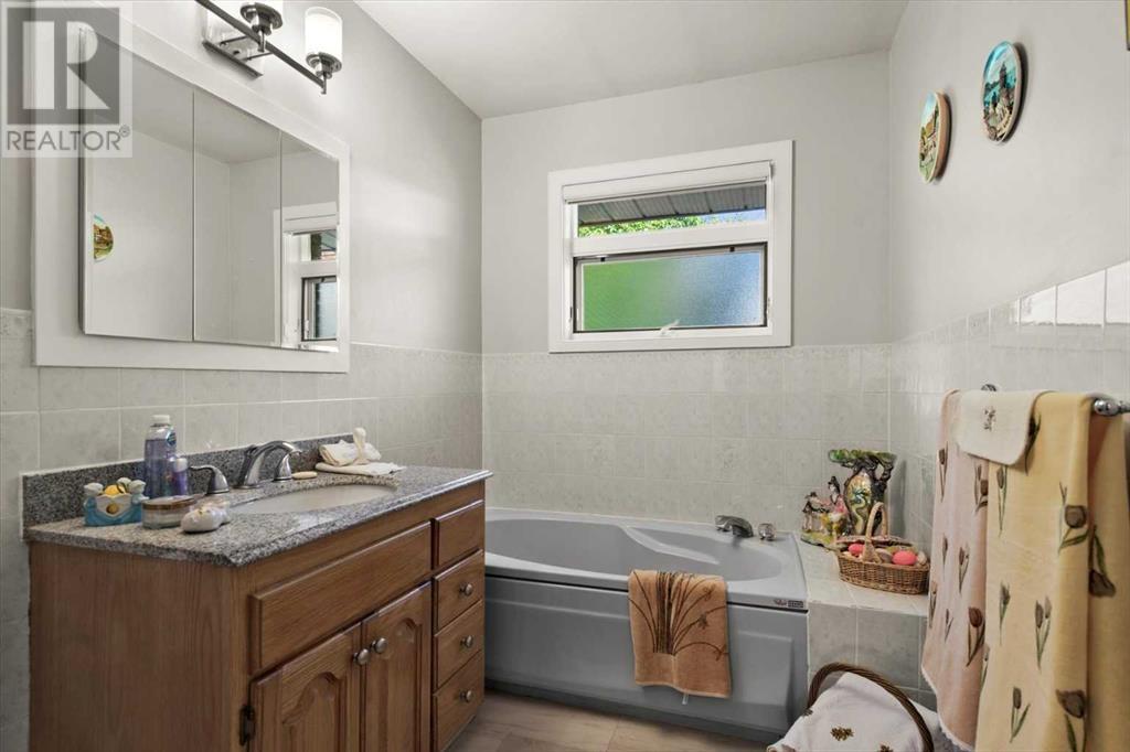 1612 48 Avenue Sw Property Photo 26