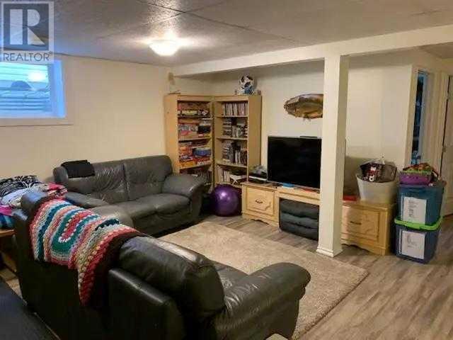 9320 91 Ave Property Photo 8
