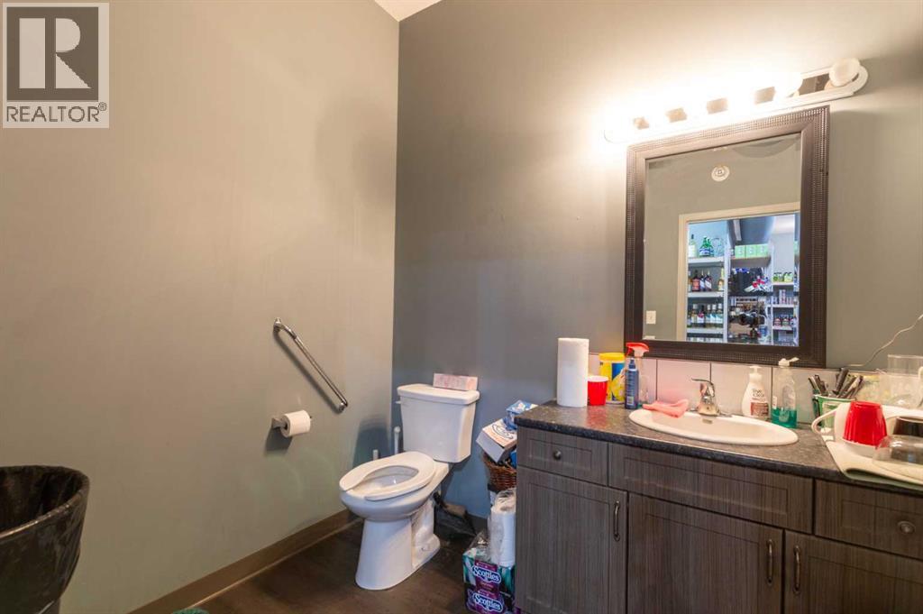 5922 50 Avenue Property Photo 17