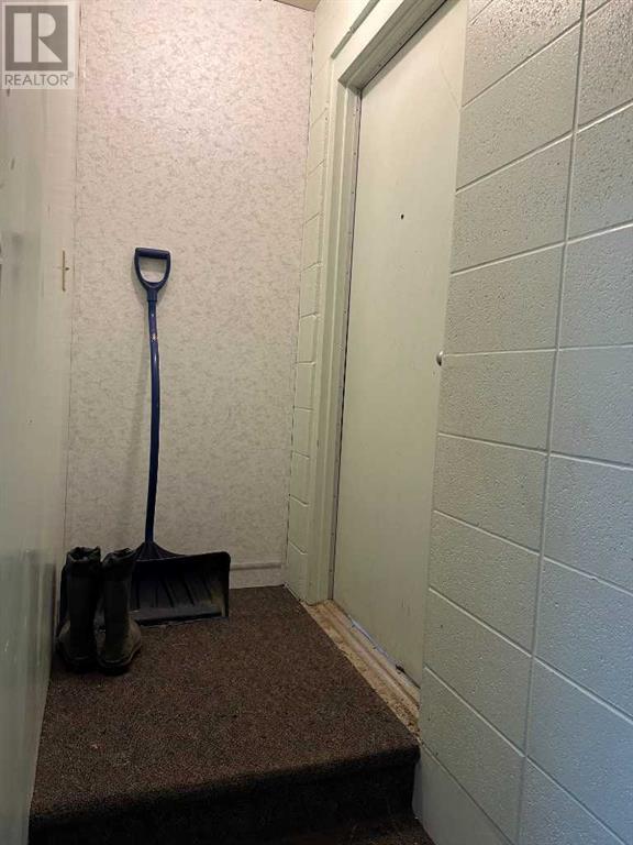 5014 54 Avenue Property Photo 2
