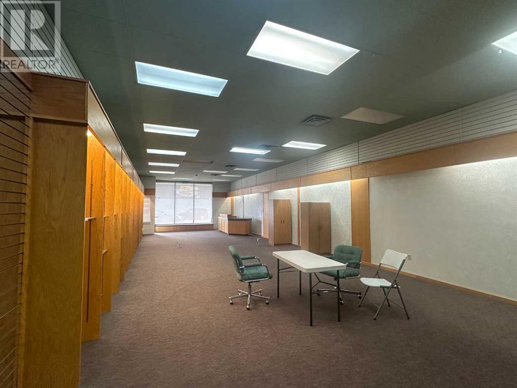5014 54 Avenue Property Photo 5