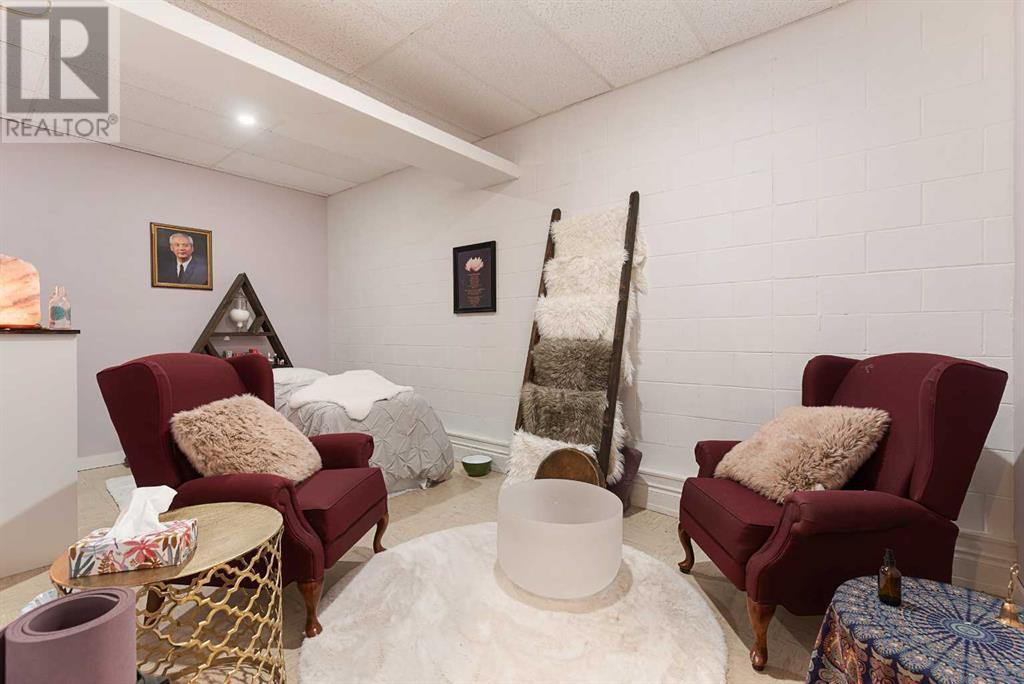 4809 And 4811 49 Avenue Property Photo 11