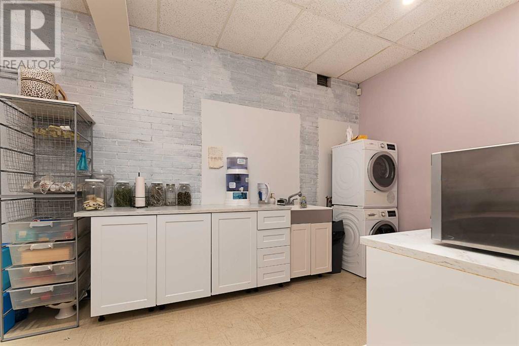 4809 And 4811 49 Avenue Property Photo 16