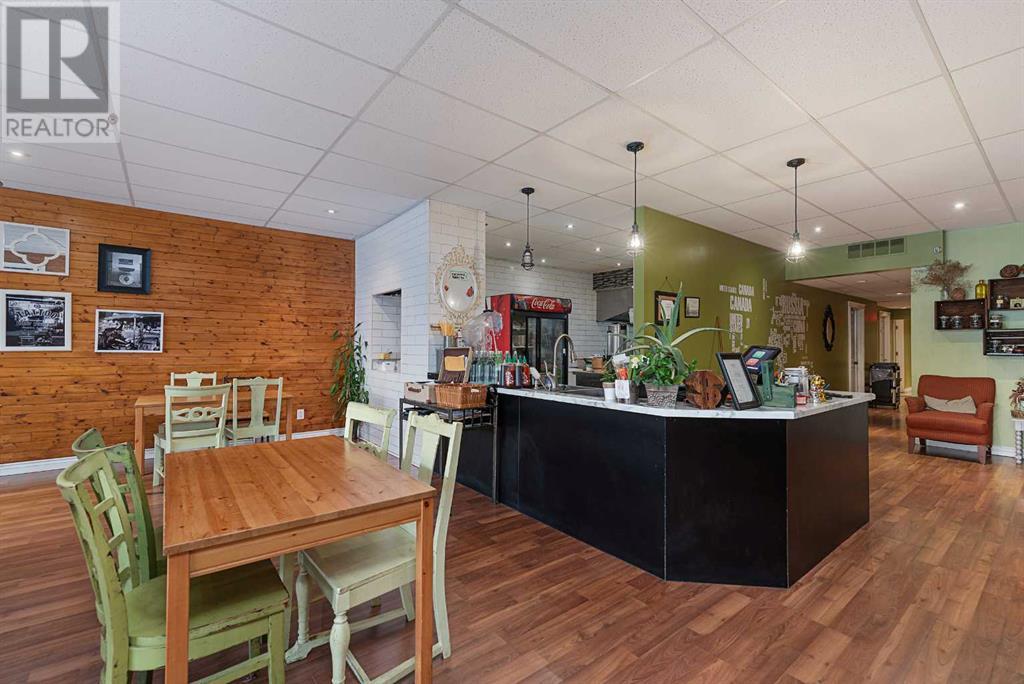 4809 And 4811 49 Avenue Property Photo 34