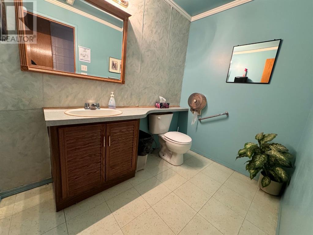 4920 50 Street Property Photo 7