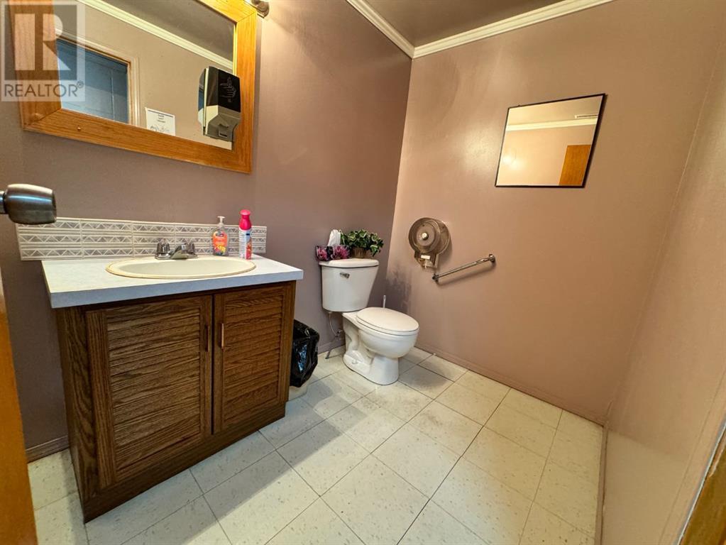 4920 50 Street Property Photo 8
