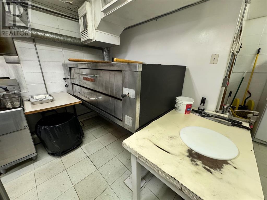4920 50 Street Property Photo 15