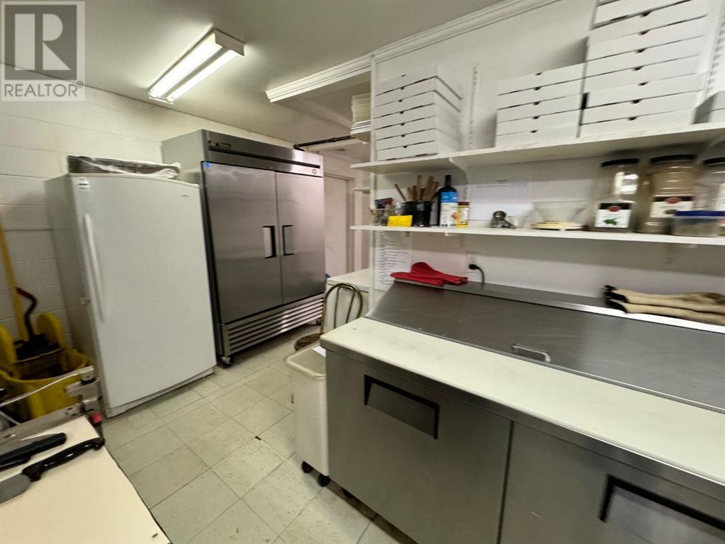 4920 50 Street Property Photo 17