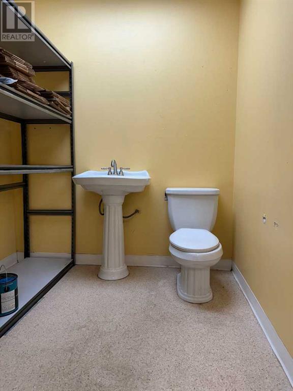 11032 100 Street Property Photo 4
