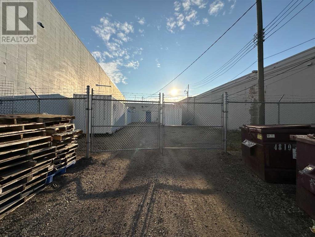 11032 100 Street Property Photo 5