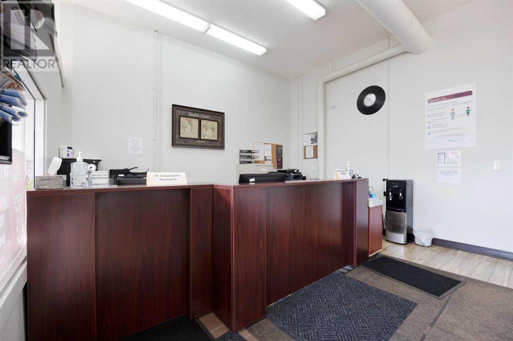 105, 9616 Franklin Avenue Property Photo 7