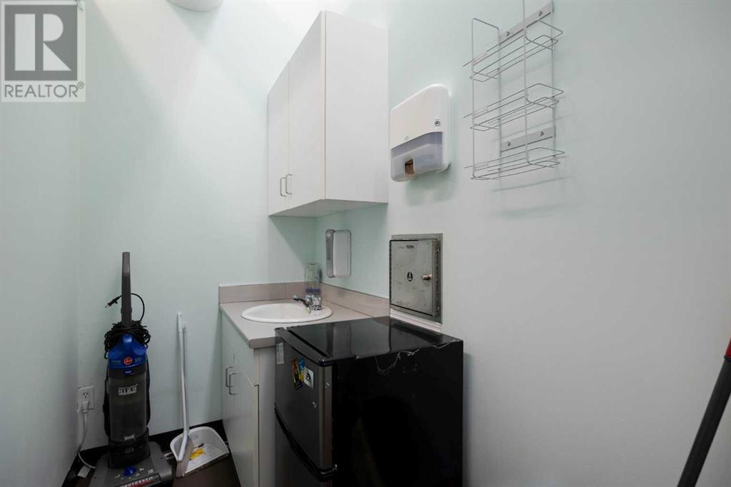105, 9616 Franklin Avenue Property Photo 18