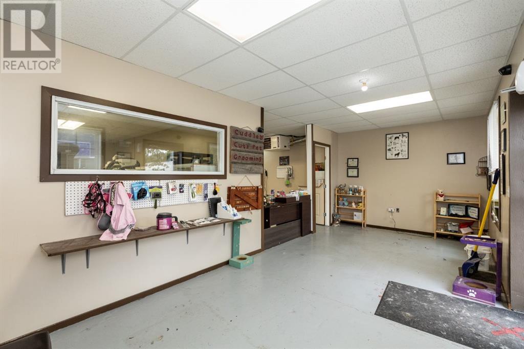 5048 50 Street Property Photo 3