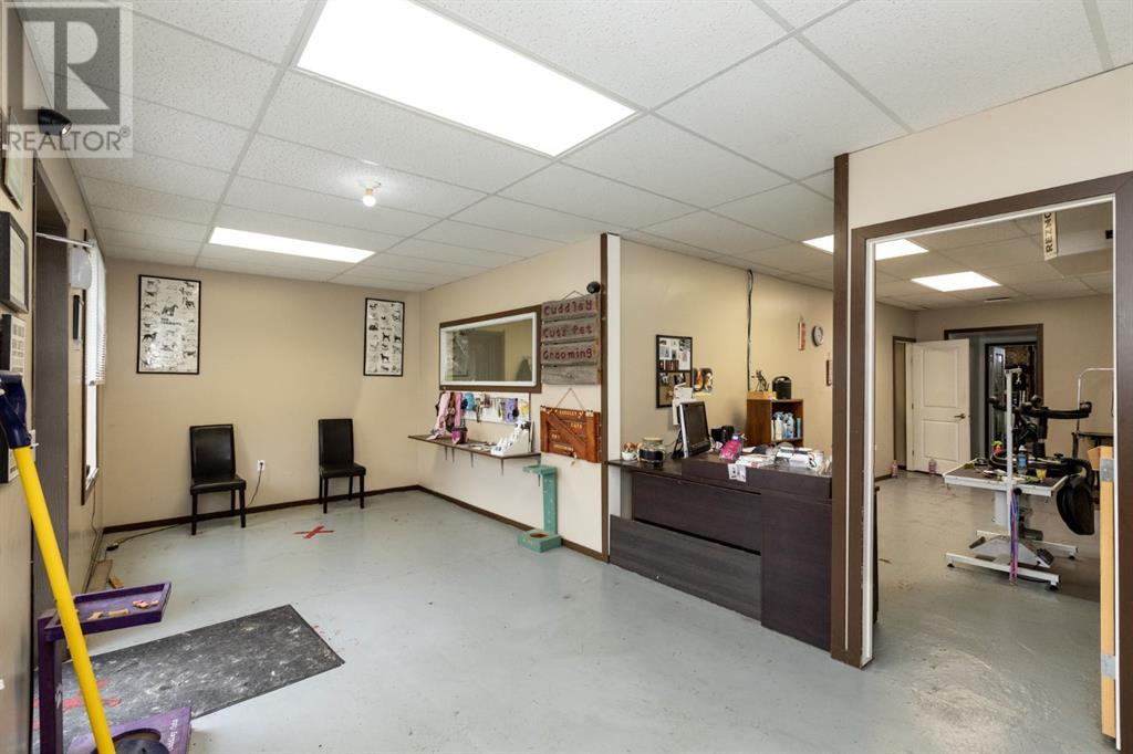 5048 50 Street Property Photo 4