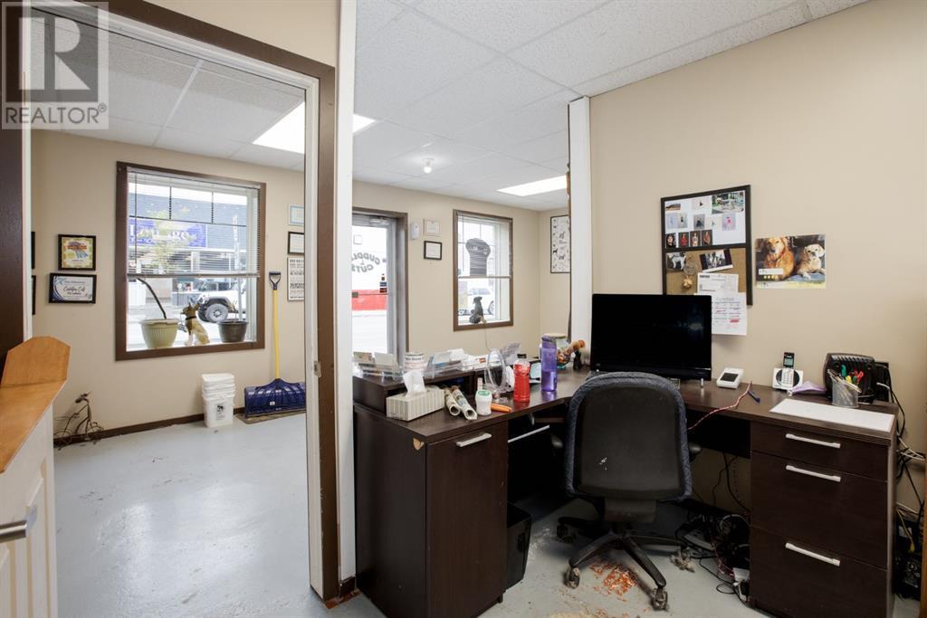 5048 50 Street Property Photo 5