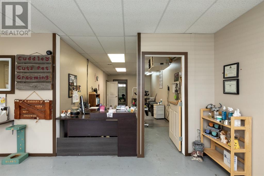 5048 50 Street Property Photo 6