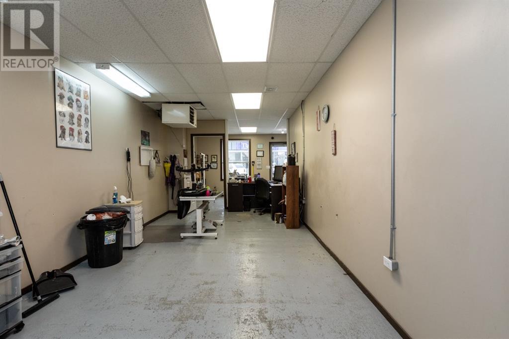 5048 50 Street Property Photo 11
