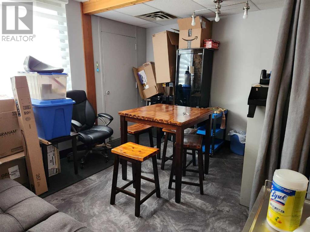5008 50 Street Property Photo 5