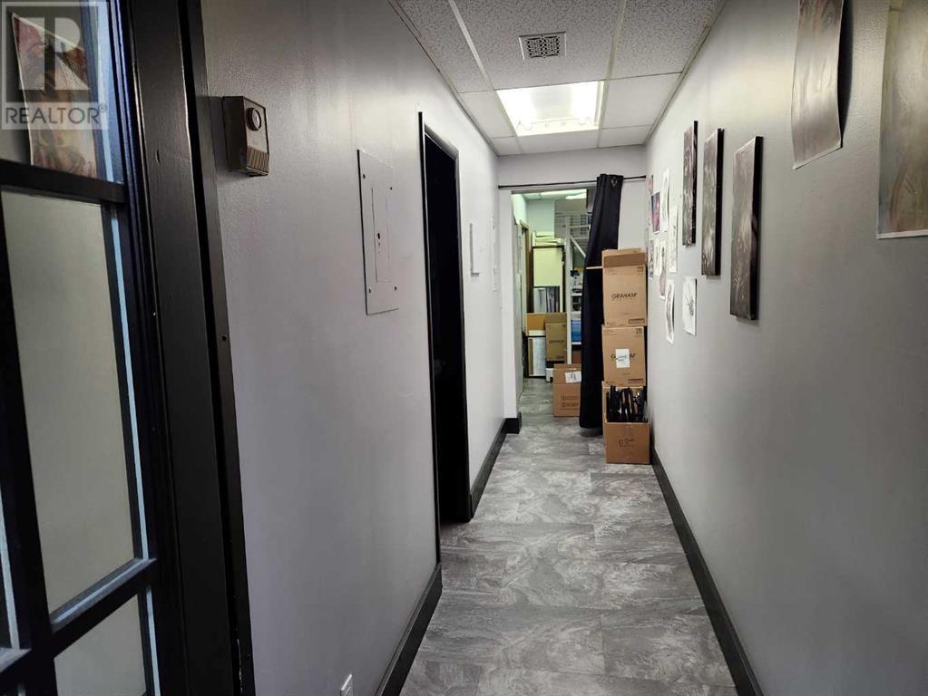 5008 50 Street Property Photo 6