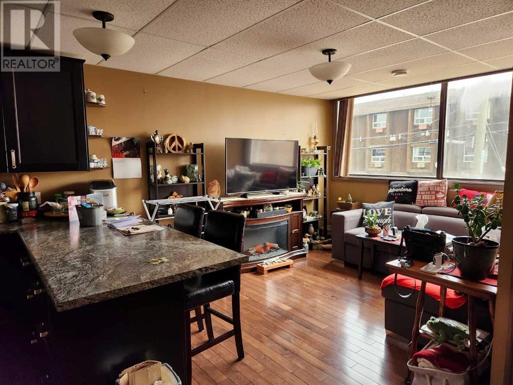 5008 50 Street Property Photo 9