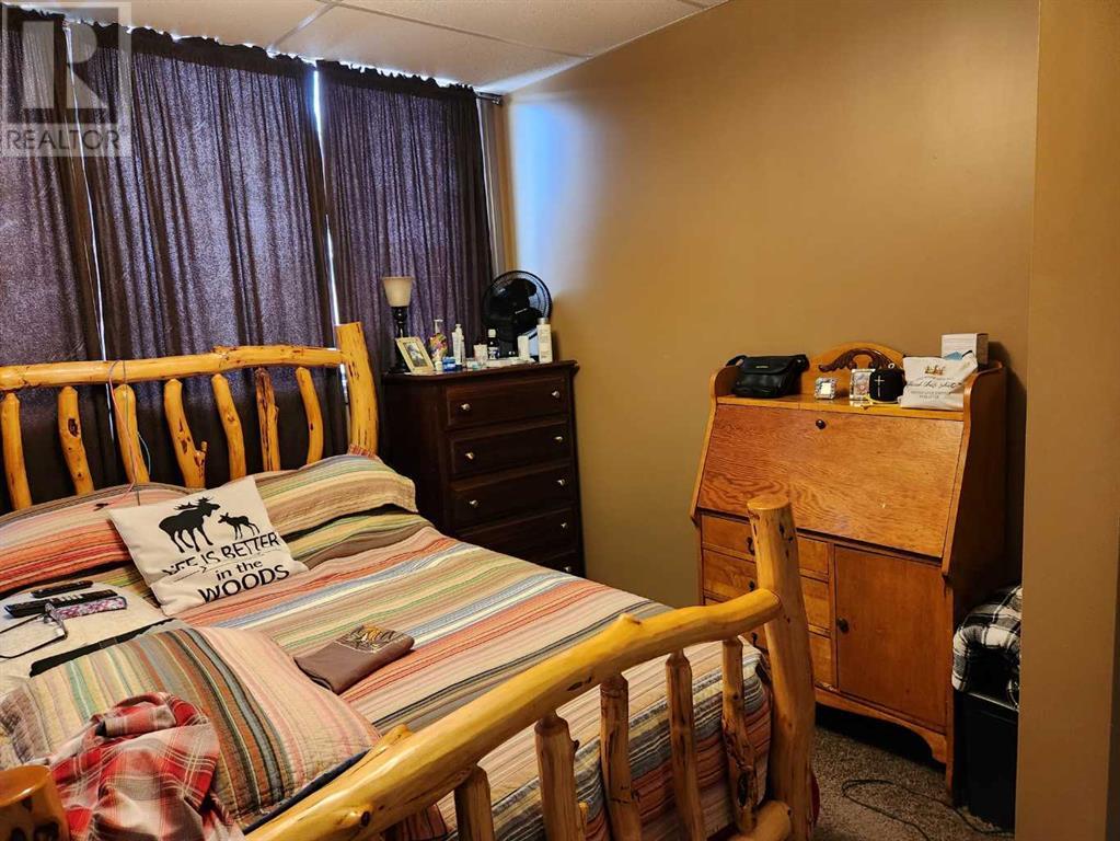 5008 50 Street Property Photo 11