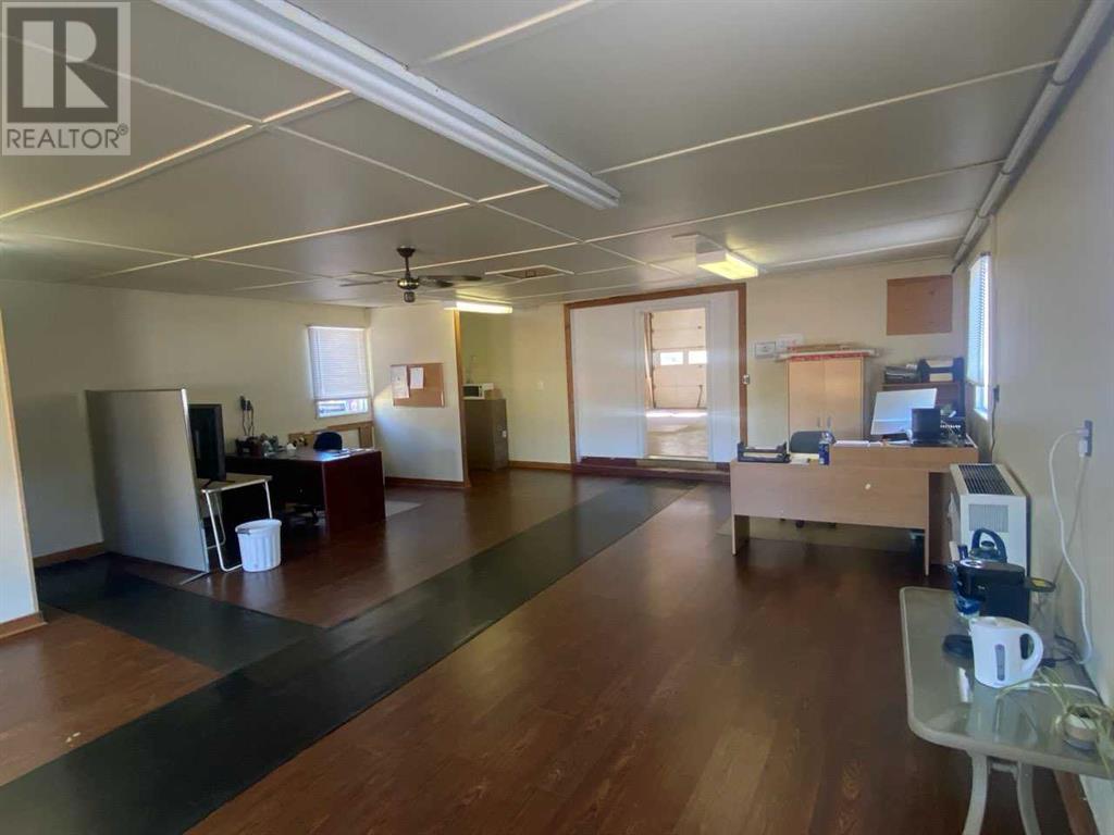 503 2 Avenue E Property Photo 4