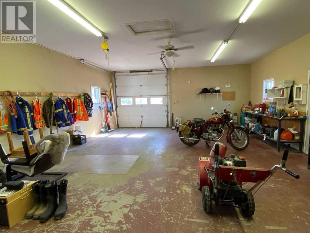 503 2 Avenue E Property Photo 9