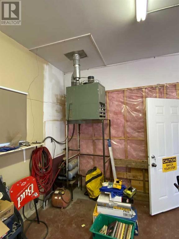 503 2 Avenue E Property Photo 11