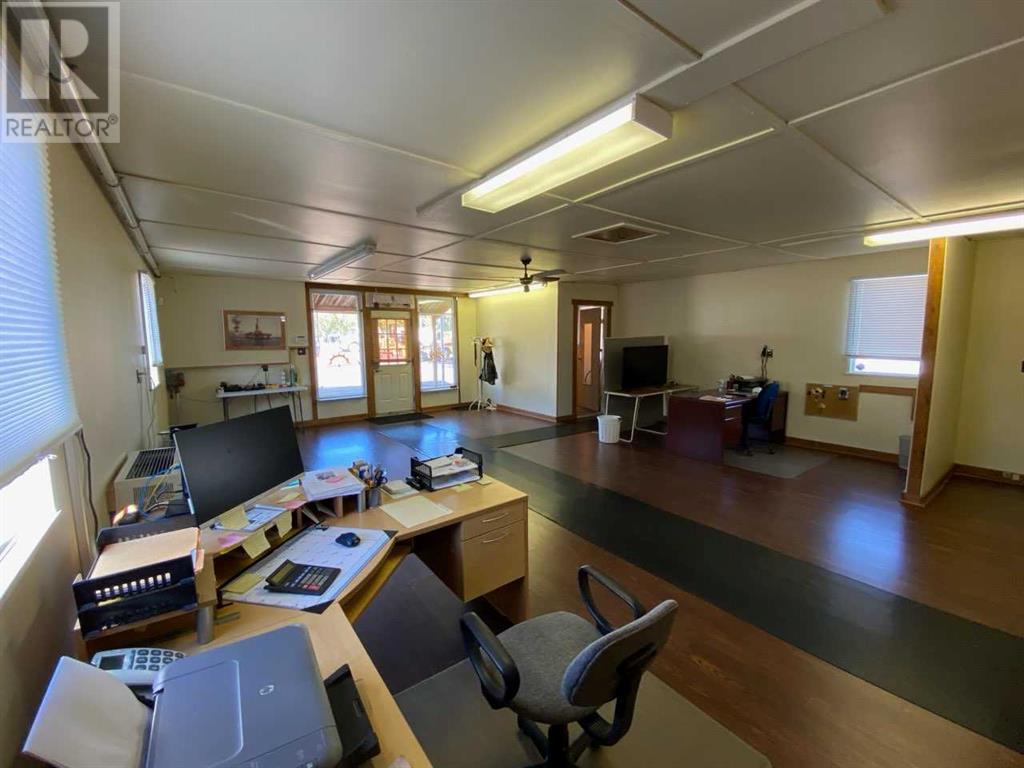 503 2 Avenue E Property Photo 14