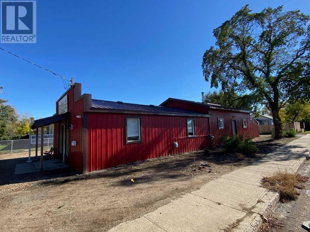 503 2 Avenue E Property Photo 16