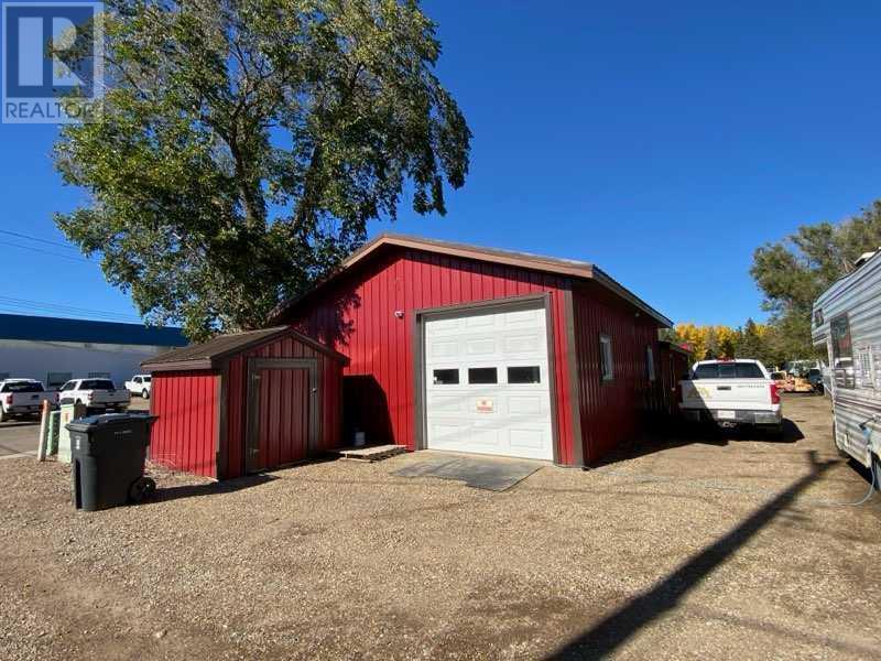 503 2 Avenue E Property Photo 18